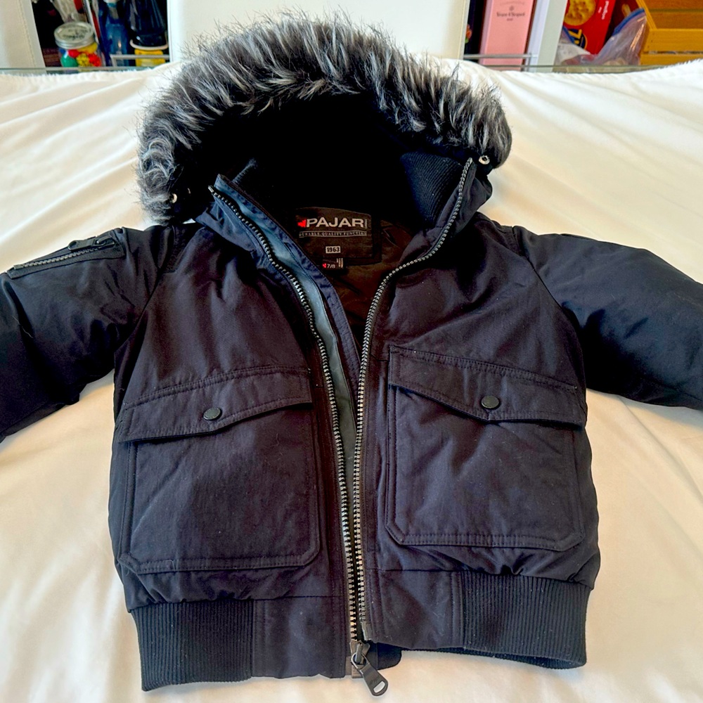 Boys Pajar winter hooded jacket w/ removable fur. Excellent condition. Boys 7/8